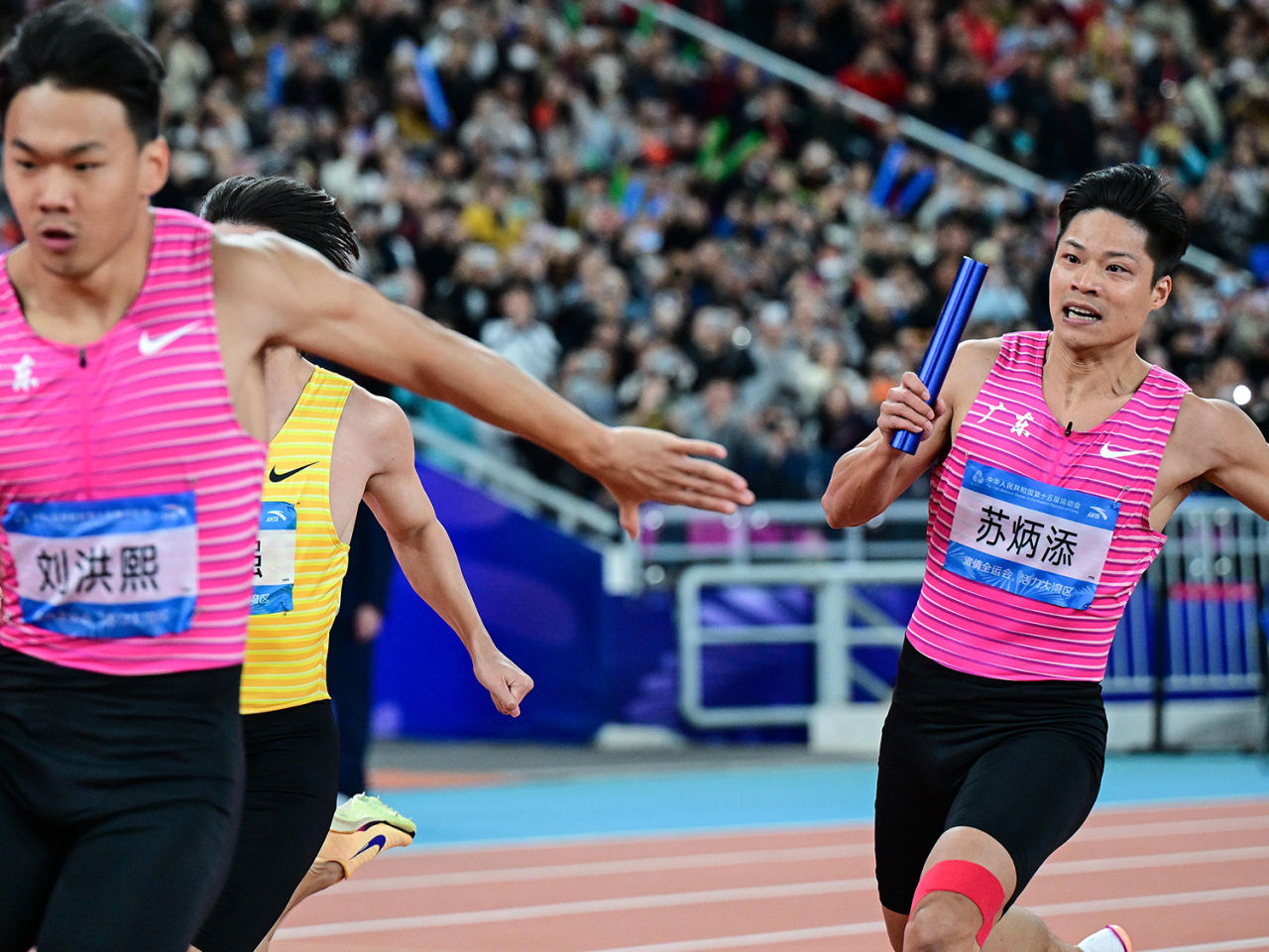 完成今次全運會後退役的短跑名將蘇炳添，代表廣東隊跑第一棒，最終廣東以第4名完成，與獎牌擦身而過。（新華社）