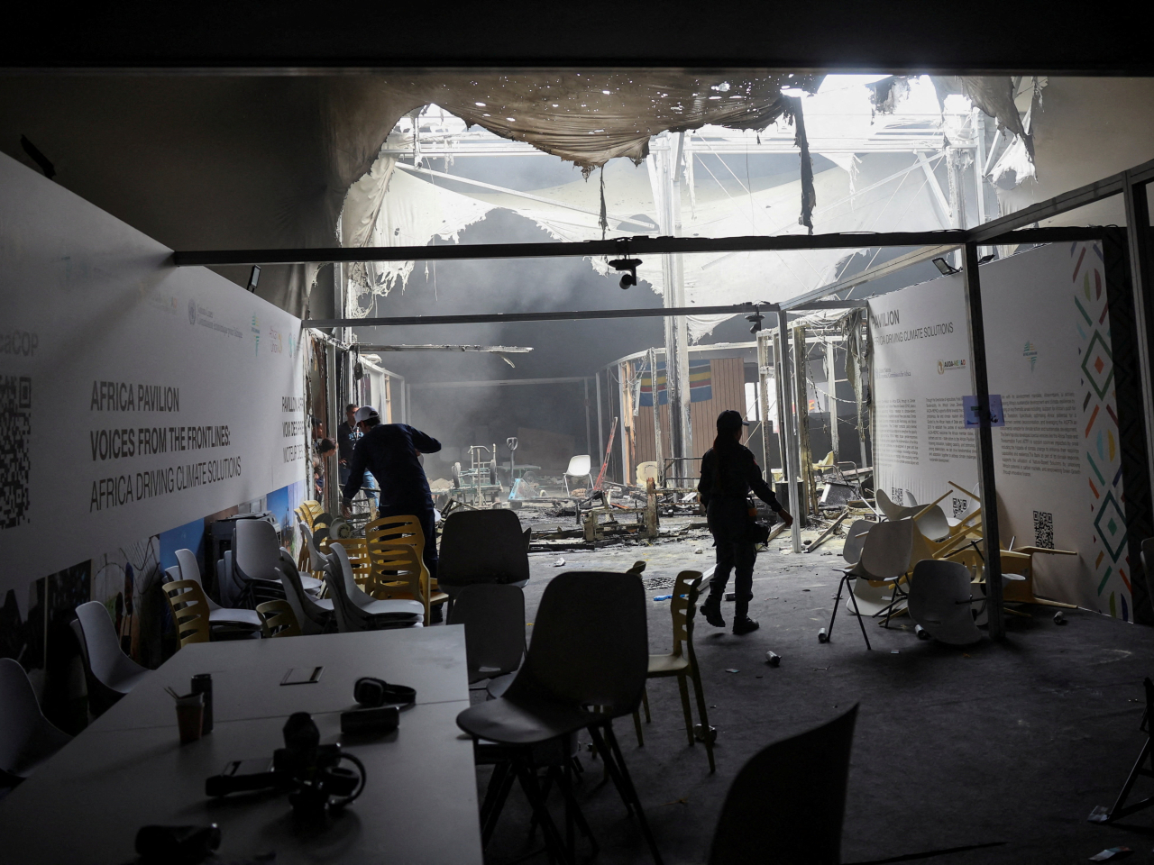 火警導致會場部分設施受損。（路透社）