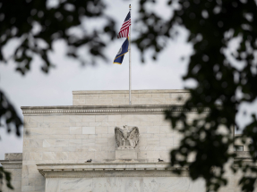 芝加哥聯儲銀行總裁古爾斯比表示，在通脹仍然偏高的情況下，對於前置減息感到不安。（新華社資料圖片）