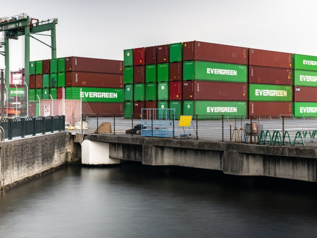 日本10月出口按年增長3.6%，增幅高過市場預期，進口出乎預期按年升0.7%。（法新社資料圖片）