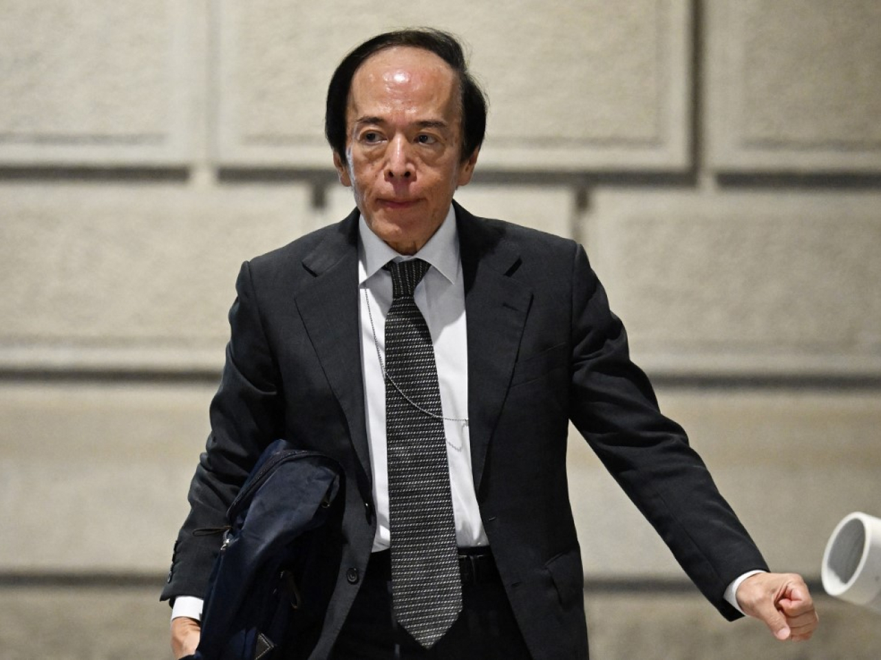 植田和男表示，央行必須注意日圓貶值將推高進口成本，或影響基礎通脹。（法新社資料圖片）