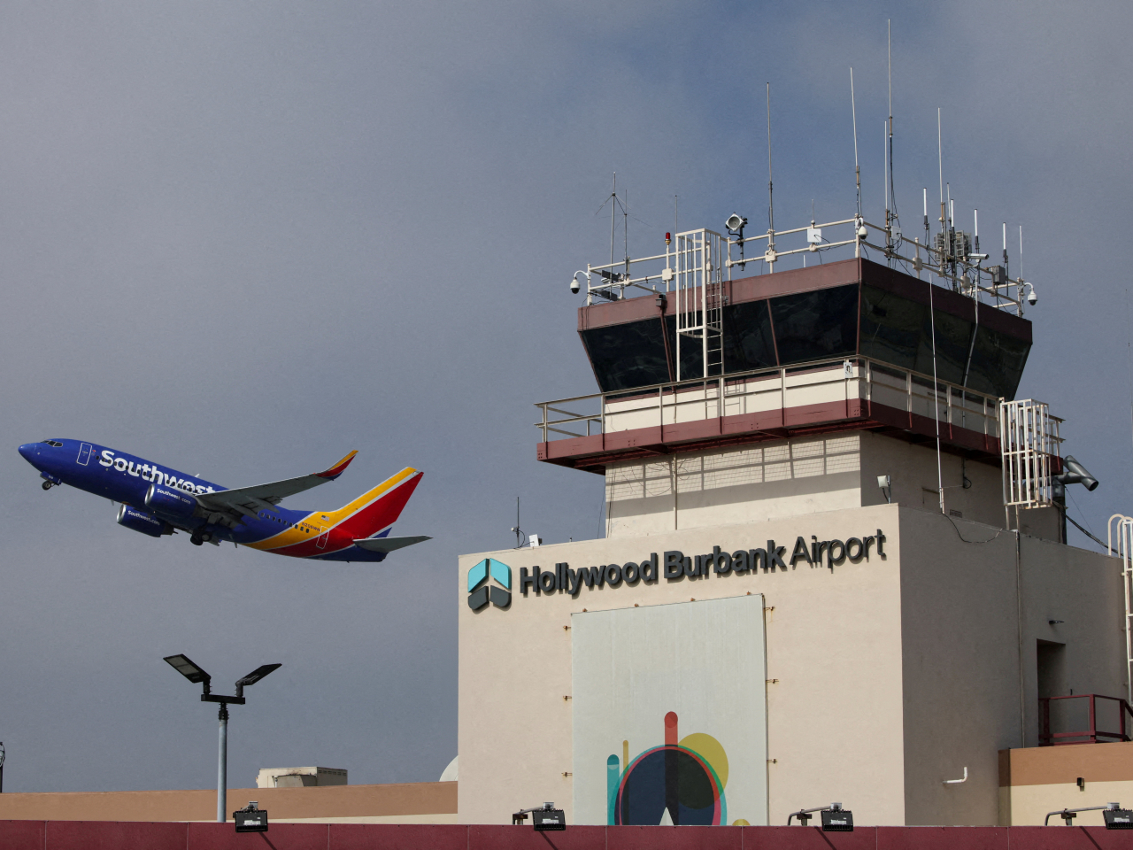 A plane takes off from Hollywood Burbank Airport in California when many air traffic control towers were understaffed during the US government shutdown. File photo: Reuters
