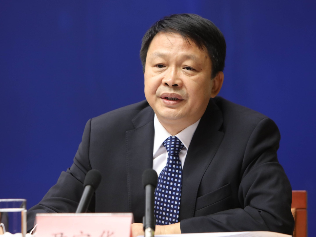 國家人社部在網站公布，國務院免去尹宗華的香港中聯辦副主任職務。（網上圖片）