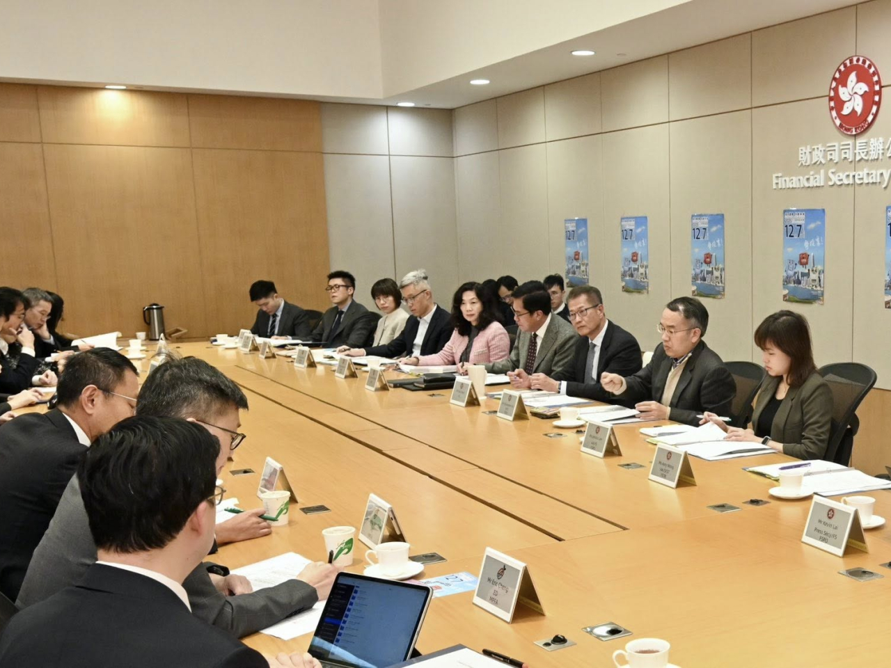 陳茂波指示各監管機構積極鼓勵員工和相關業界，同時動員他們的家人和朋友，在12月7日立法會選舉踴躍投票。（陳茂波社交專頁）