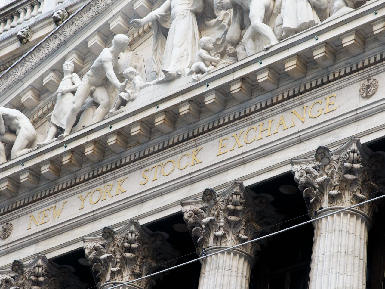 道瓊斯指數較早時報45935點，升183點，升幅0.4%。（新華社資料圖片）