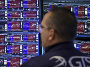 道瓊斯指數最多曾升逾820點，收市報46245點，升493點，升幅近1.1%。（法新社）