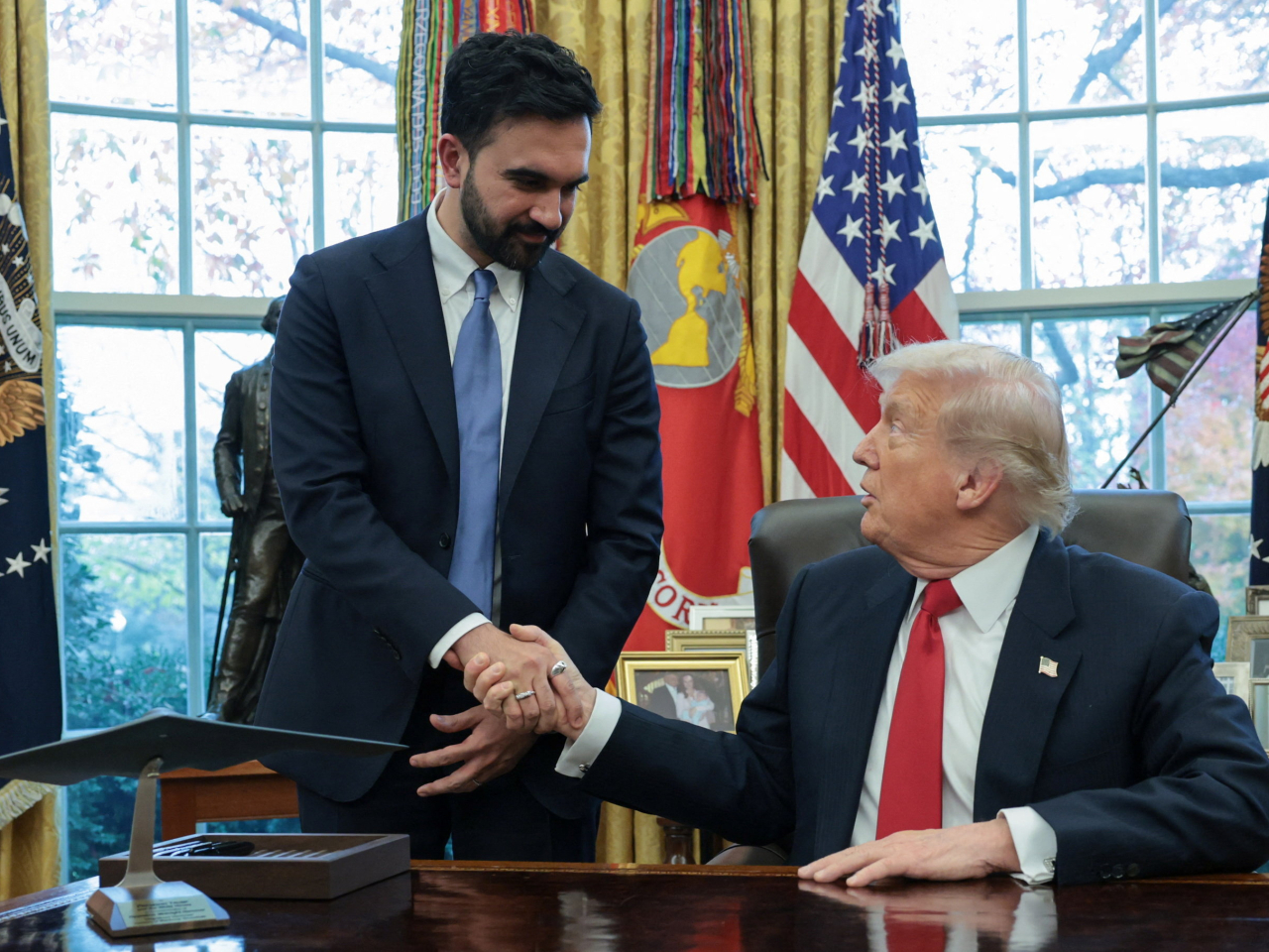 特朗普在白宮與到訪的紐約市長當選人、民主黨的馬姆達尼會晤。（路透社）