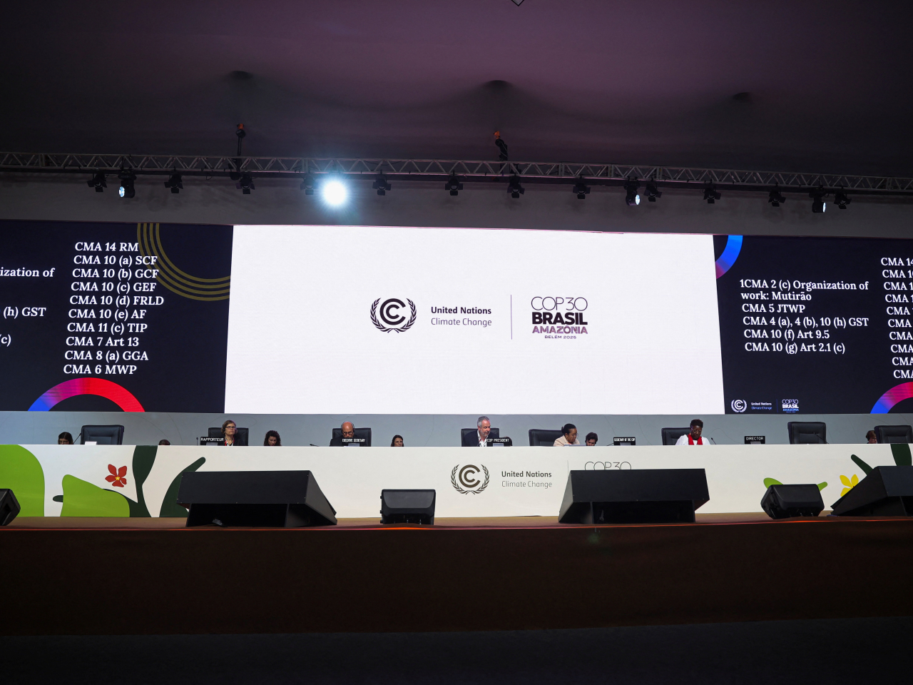 在巴西貝倫舉行的聯合國氣候變化大會經過加時談判後通過協議。（路透社）