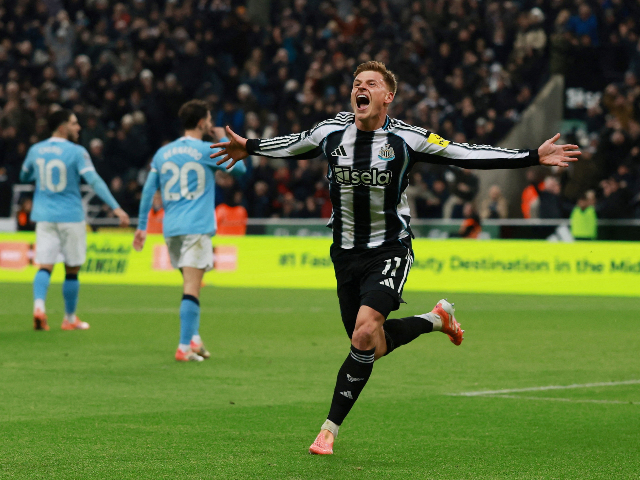 哈菲班尼斯攻入兩球，成為紐卡素贏波功臣。（路透社）