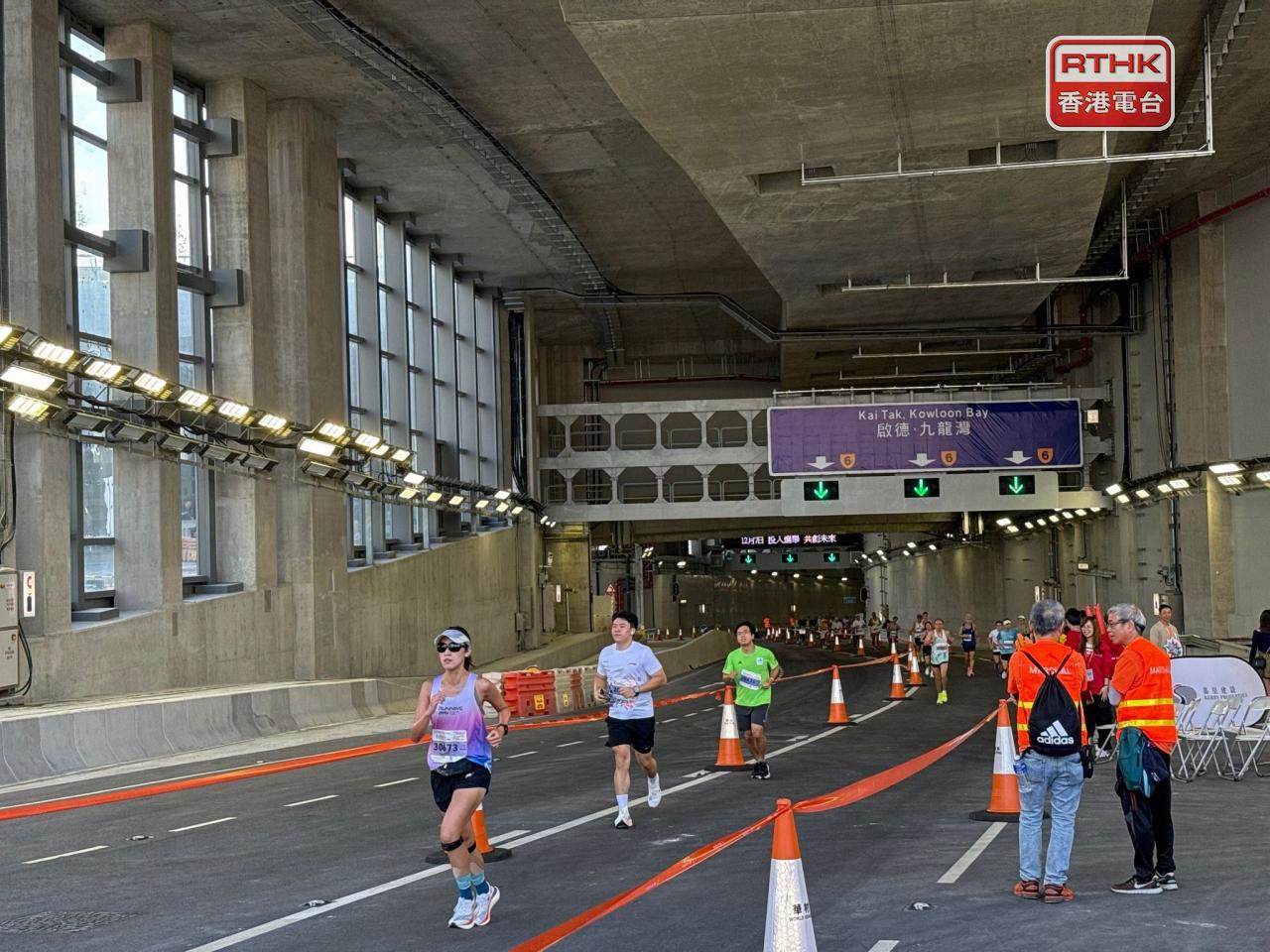 今年街馬壓軸路段為尚未通車的中九龍繞道油麻地段，並以油麻地交匯處為終點。（陳曉筠攝）