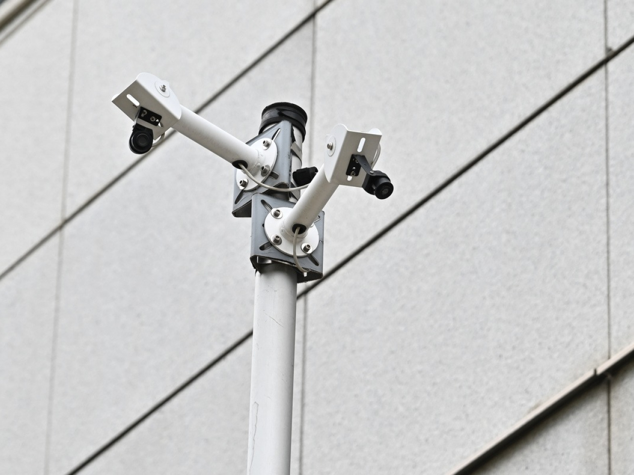 運輸署計劃明年起，將實時交通燈號調節系統分階段推展至約50個合適路口。（政府新聞網）