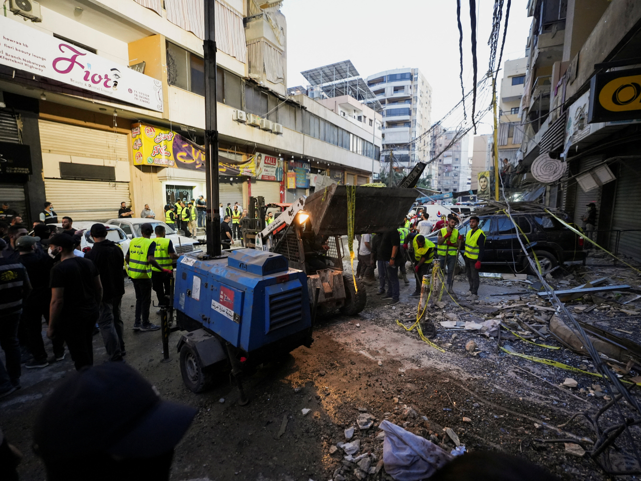 以色列對貝魯特南部郊區一處住宅發動空襲。（路透社）