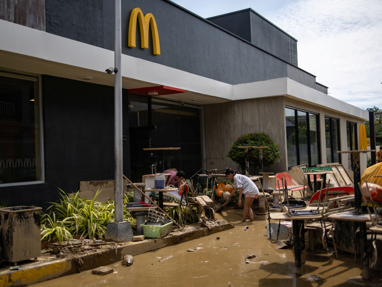 A McDonald's restaurant in Consolacion, Cebu, is left high and dry in the aftermath of flooding brought on by Typhoon Kalmaegi early this month. File photo: Reuters