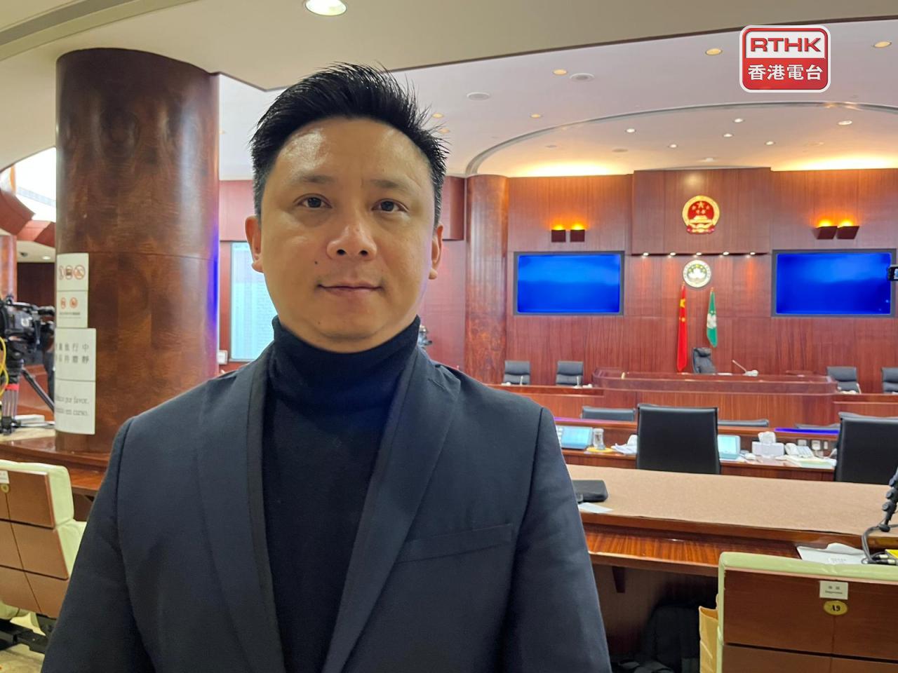 澳門官委立法議員黄家倫認為，面對新消費模式，中小企宜改變營商思維。（鄭月明攝）