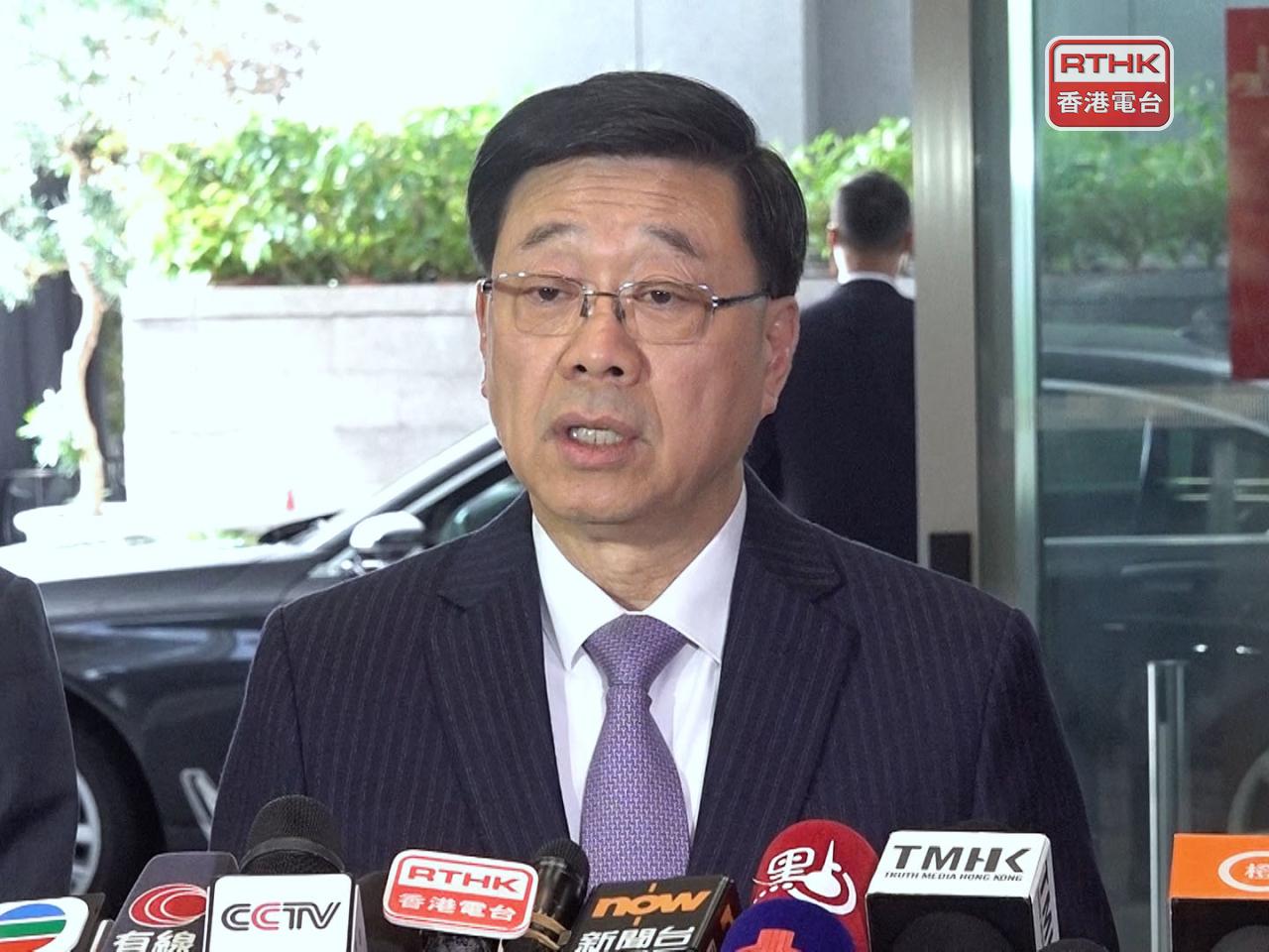 李家超說，特區政府團隊前往不同地區開拓新經貿網絡，鞏固現有和拓展新市場，同時正構建港口智慧系統。（郭志強攝）