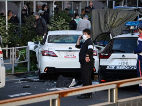 東京發生汽車撞向途人事件，事發後，警方到場調查。(法新社)