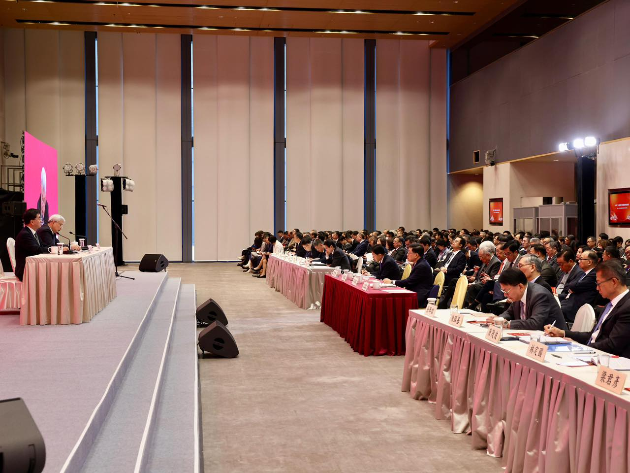 特區政府今早在政府總部舉行首場中共二十屆四中全會精神宣講會。(發展局社交平台)