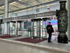 上證指數較早時報3851點，升14點，升幅0.38%。（港台圖片）