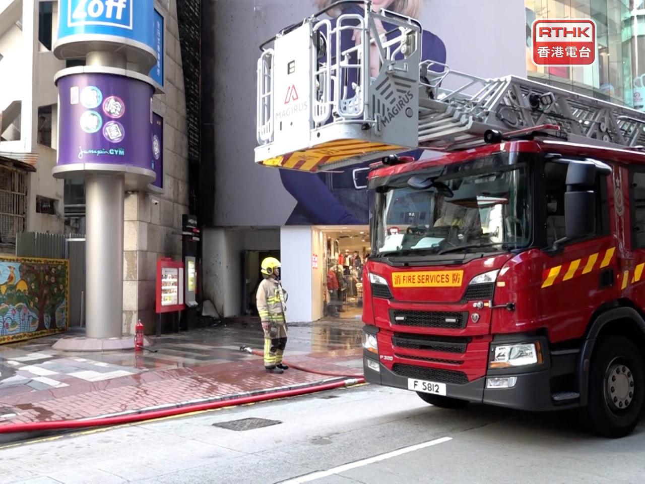 消防到場動用一條喉及一隊煙帽隊灌救，現已救熄。（陳感恩攝）