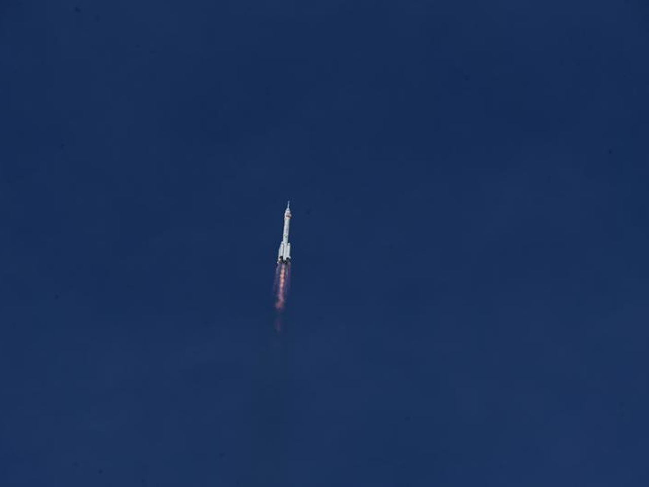 神舟二十二號飛船成功發射升空。(新華社)