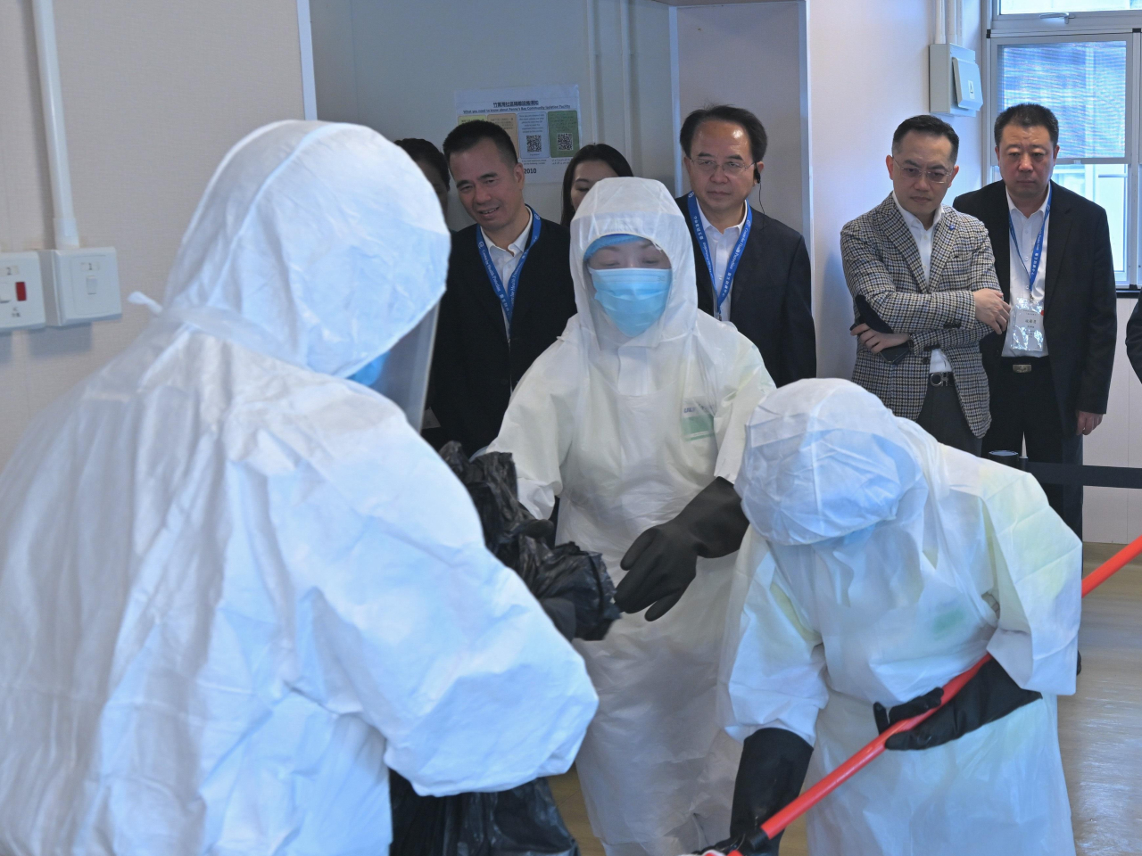 演習模擬中心接獲通報，有一名勞工懷疑感染伊波拉病，隨即展開流行病學調查。（政府新聞處）