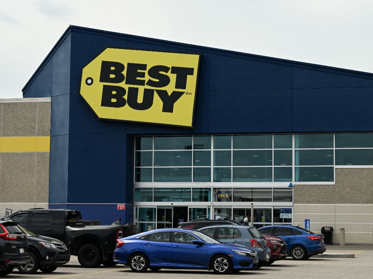 百思買上季經調整每股盈利1.4美元，高過市場預期。（法新社資料圖片）