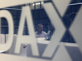 英法德股市都創逾1星期新高，升近1%收市。德國DAX指數收報23464點，連升兩日。（法新社資料圖片）