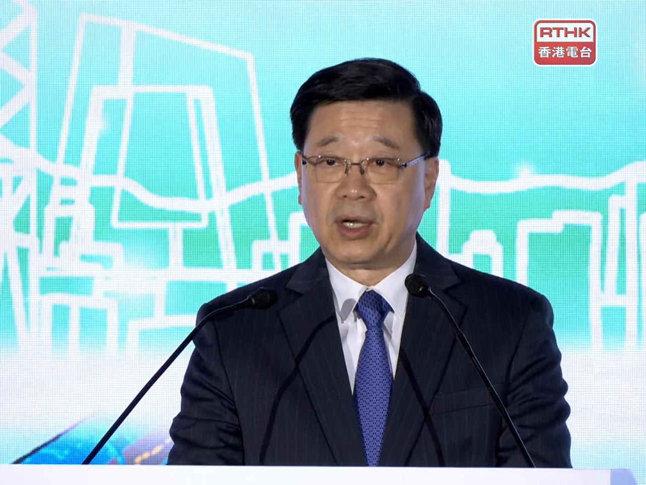 李家超宣布，中九龍繞道（油麻地段）下月21日開通。（廖漢榮攝）