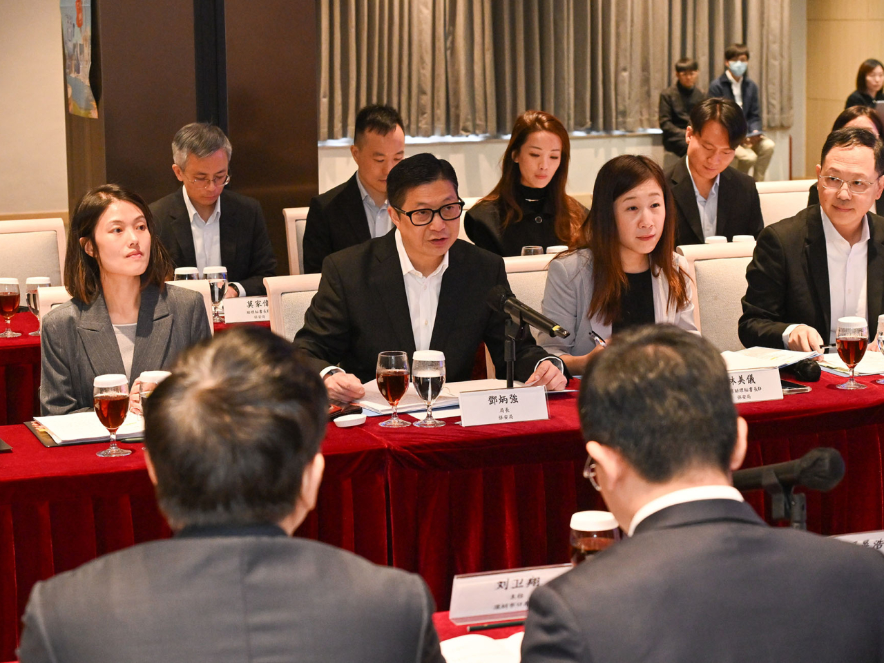 鄧炳強指港深兩地政府高度重視口岸的規劃、建設和管理。（政府新聞處）