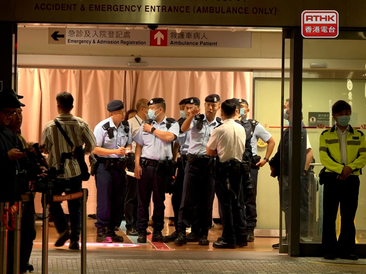 威爾斯親王醫院有大批警方在場戒備。（梁禎祥攝）