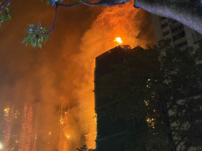 大埔宏福苑大火升為五級　現場所見部分大廈火勢加劇