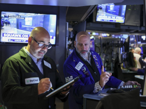 道瓊斯指數較早時報47385點，升272點，升幅0.58%。（法新社資料圖片）