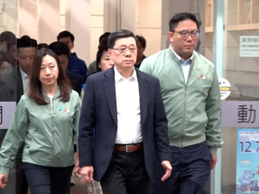 大埔宏福苑火警13死23傷　李家超到臨時庇護中心視察　