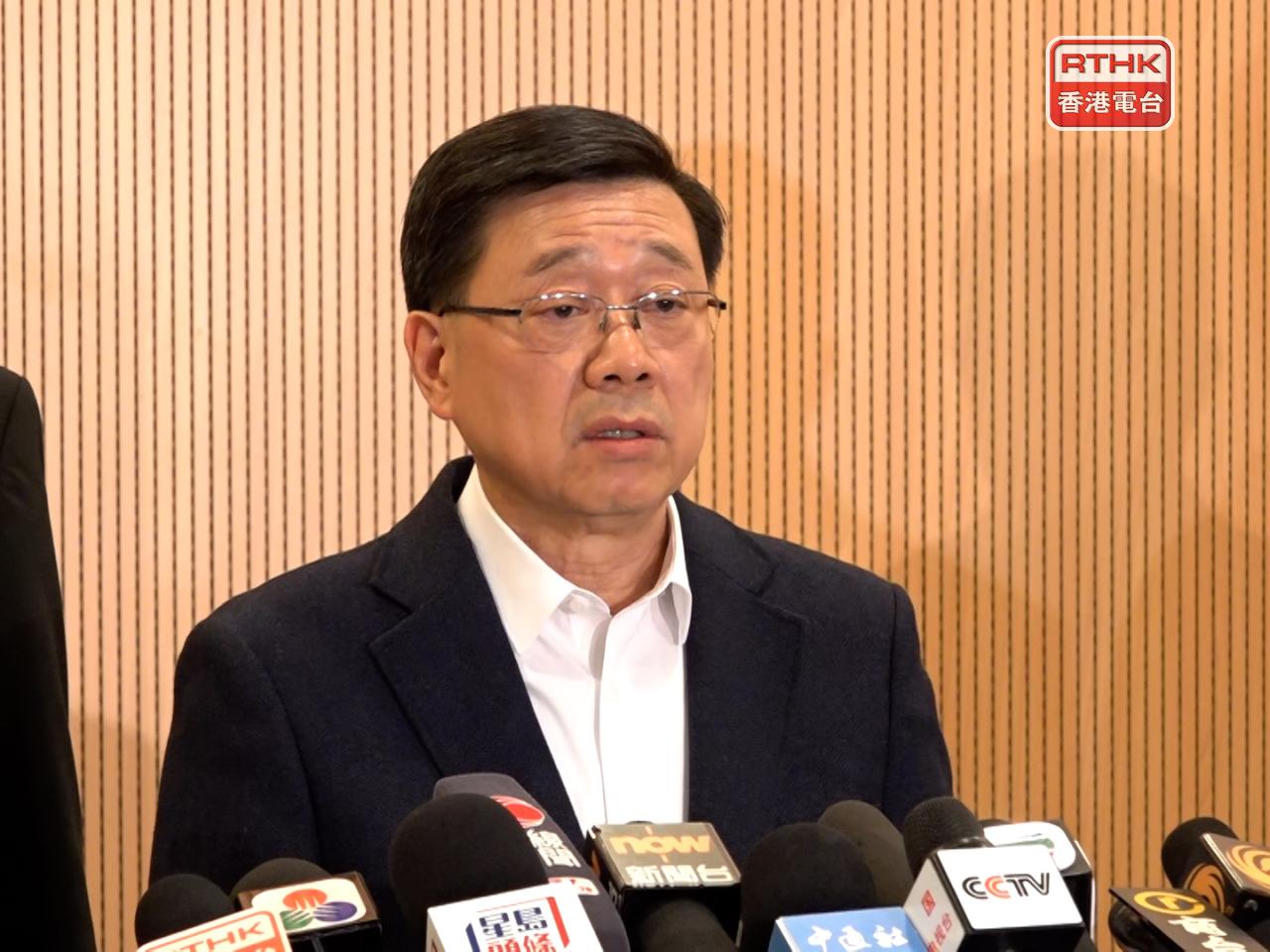 李家超表示，已暫停選舉宣傳及推廣工作，論壇也會暫停。（陳韋丞攝）