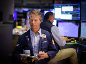 美股在感恩節假期前升勢持續，3大指數升約0.7%至逾0.8%，連續4日高收，創約兩星期新高。（路透社）