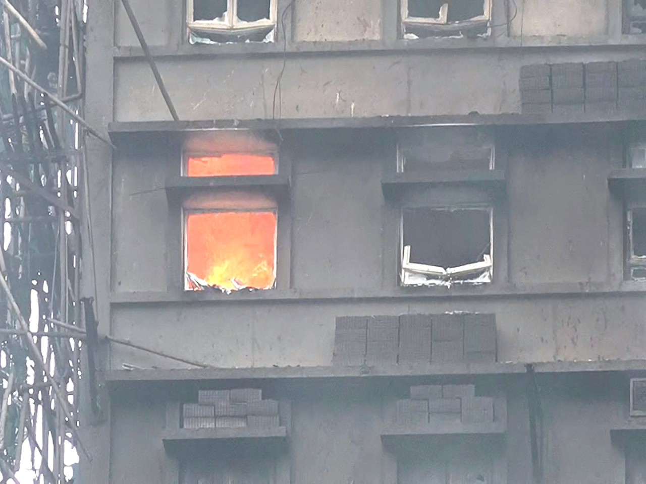 李光昇指勞工處要求業界使用阻燃網只是工作守則，不排除有人基於並非強制要求而「搏一舖」。（郭志強攝）