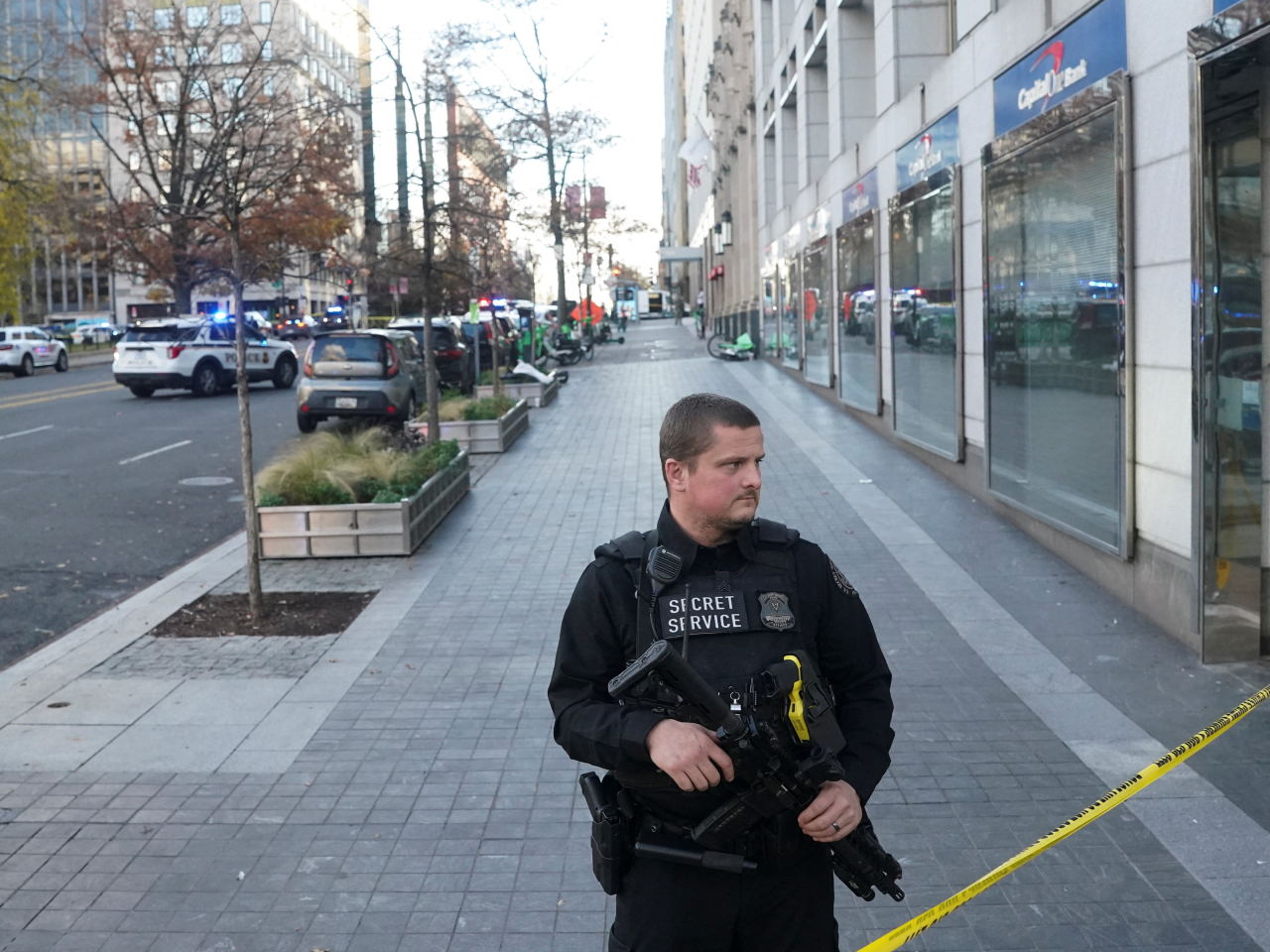 A US Secret Service member guards the cordoned-off site where two National Guard members were shot near the White House in Washington. Photo: Reuters