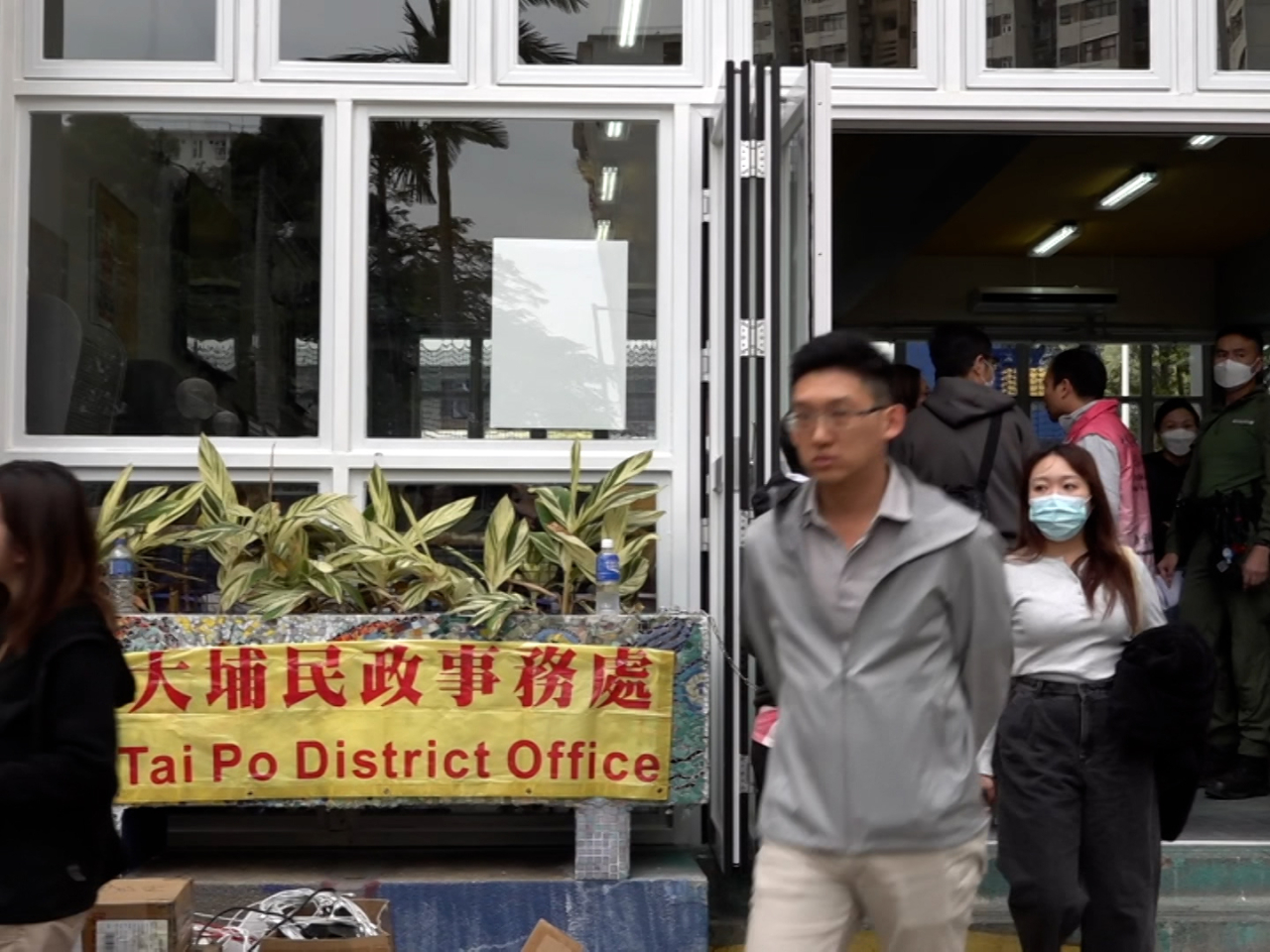 Tai Po District Office is helping with shelter and other forms of assistance for those whose lives have been left in pieces by the towering infernos at Wang Fuk Court. Photo: RTHK
