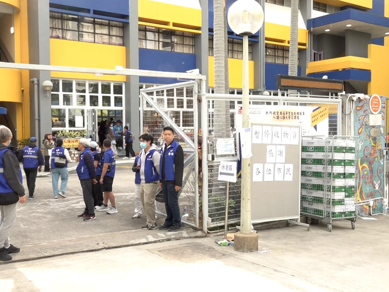 目前有超過500名居民正使用9個臨時庇護中心。（周國安攝）