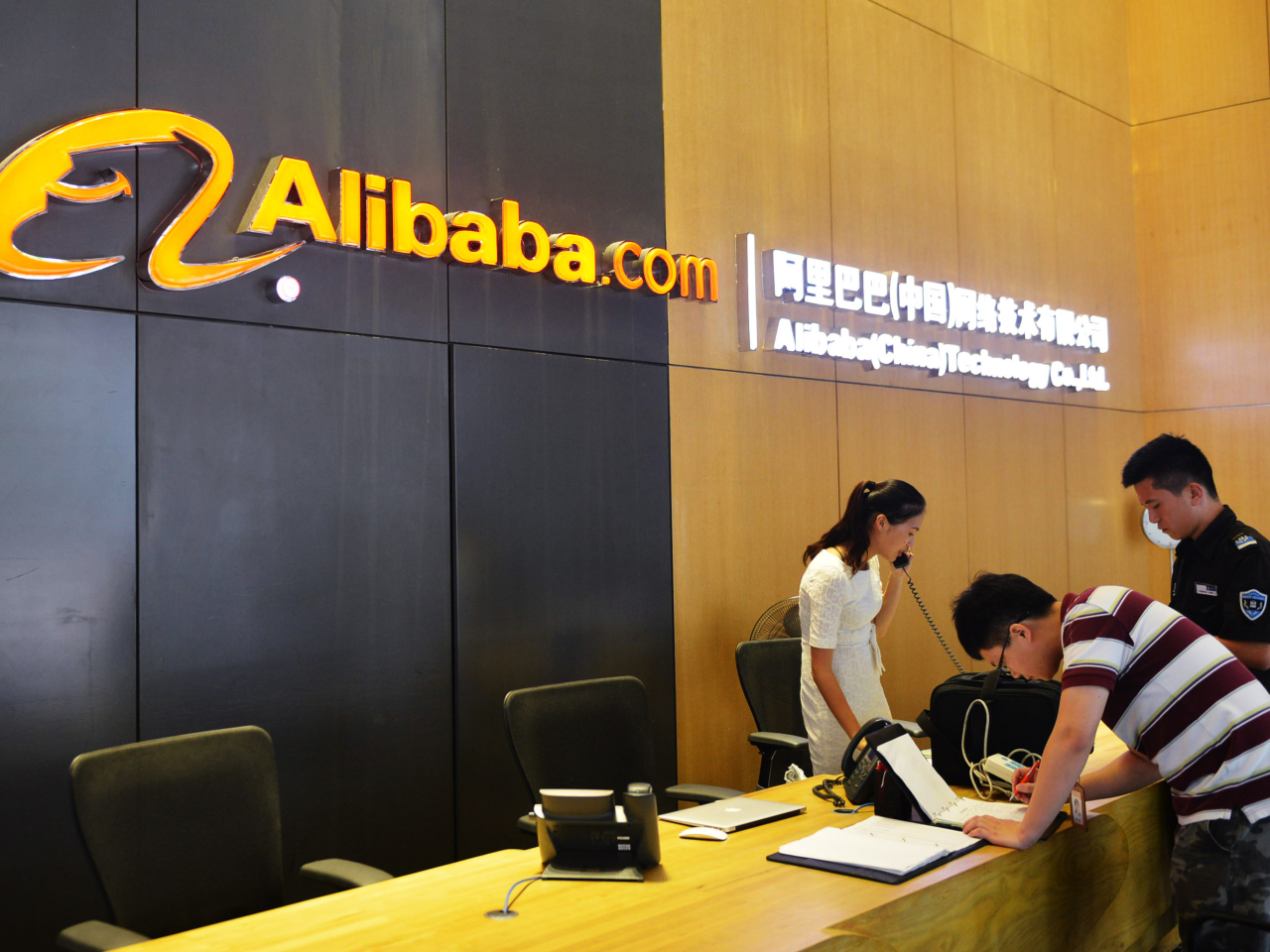 阿里巴巴啟動首批捐款2000萬元，支援火災救援及後續過渡安置等。（新華社資料圖片）