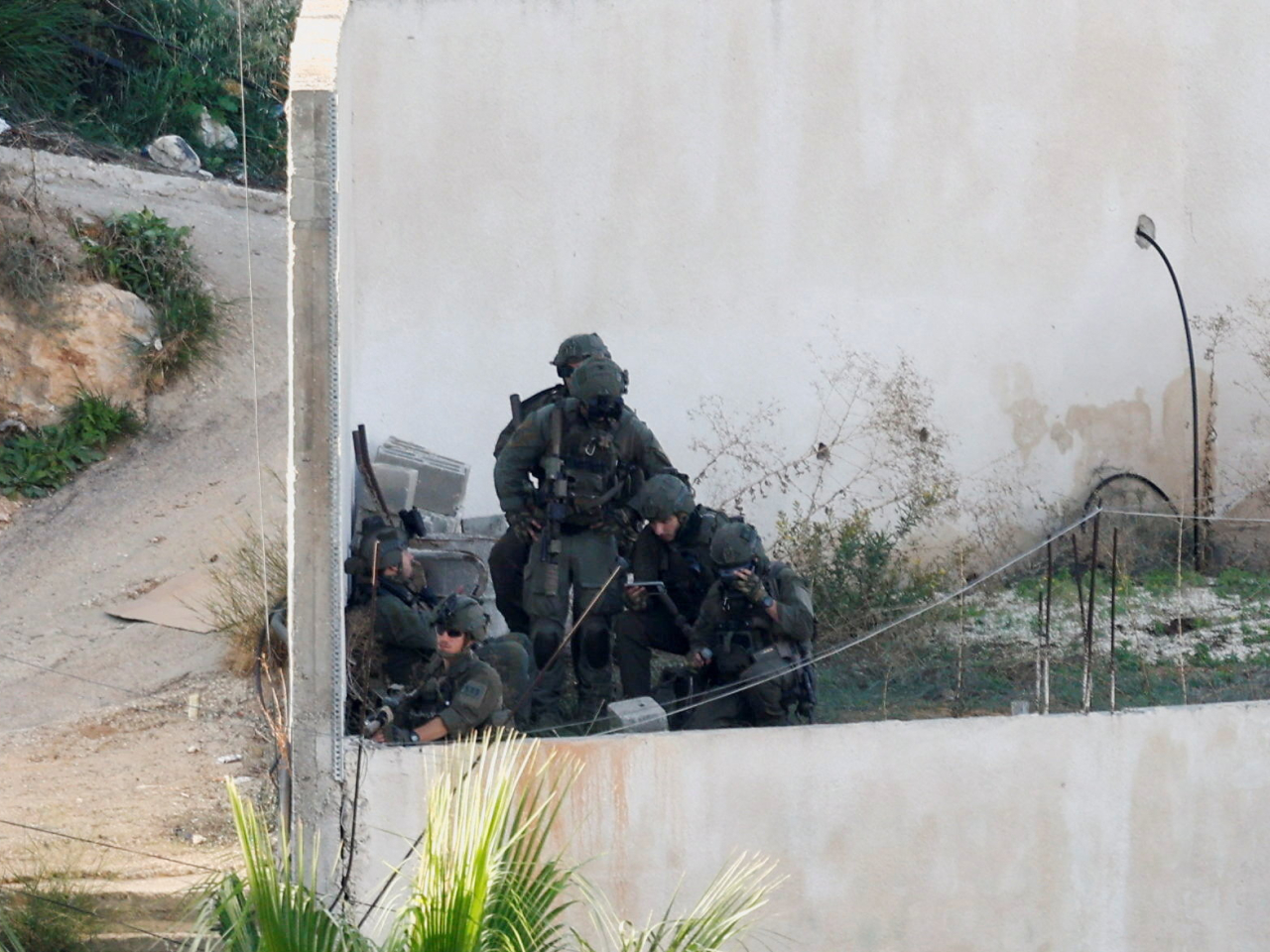 以色列安全部隊星期四突襲約旦河西岸的傑寧地區。（路透社）