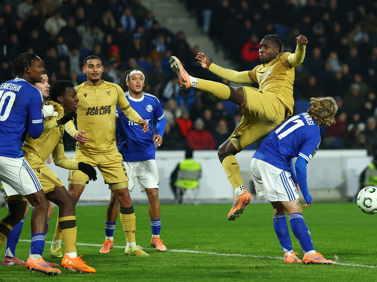 The come-from-behind win extends Strasbourg's unbeaten start in Europe's third-tier competition. Photo: Reuters