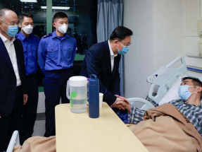 宏福苑五級火｜周霽與農融昨探望救援受傷消防員