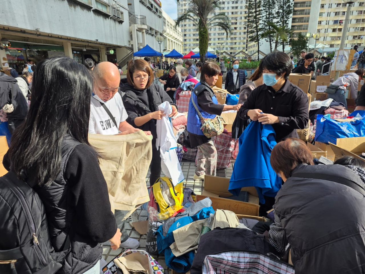 Wang Fuk Court residents who managed to escape the devastating fire look for something to wear as the weather gets colder. Photo: RTHK