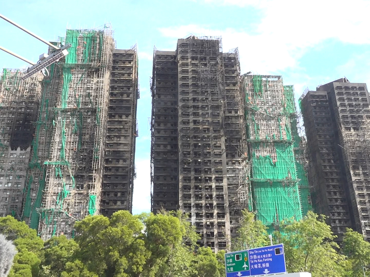 消防表示，7座大廈火勢已大致救熄。（郭志強攝）