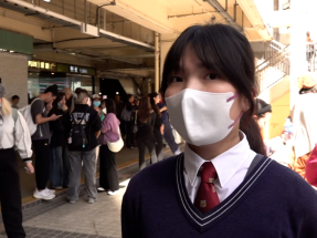 宏福苑五級火｜中學生幫忙分發物資　居民感謝捐贈物資及義工協助