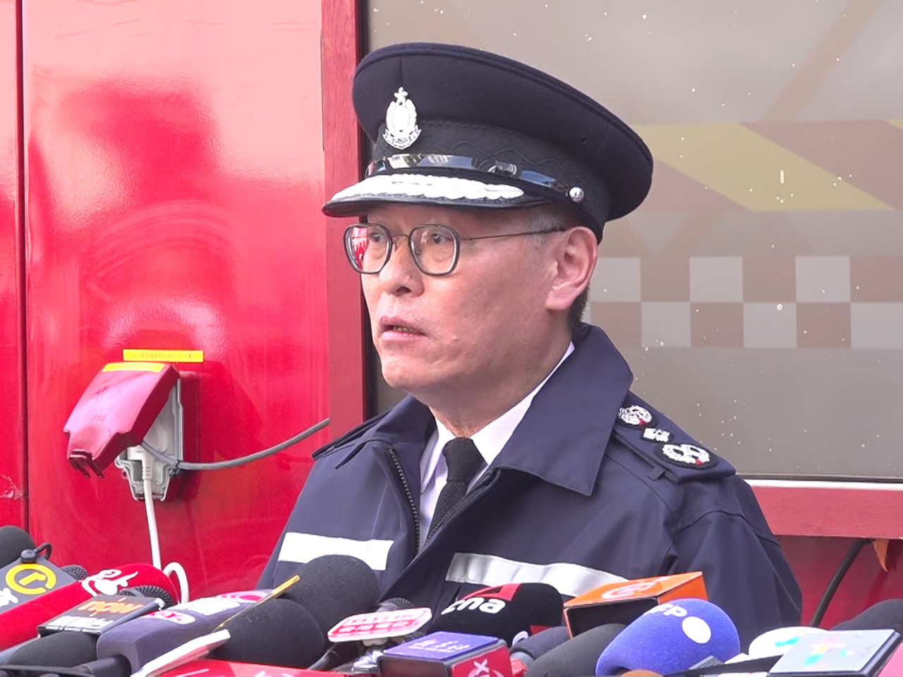 簡啟恩表示，警方極度重視今次火災，準備好在現場條件許可下，動員最大資源全方位搜證及調查。（郭志強攝）