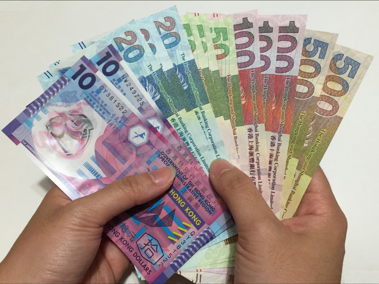 金管局公布，10月港元存款及外幣存款分別下跌0.9%及0.1%。（港台圖片）