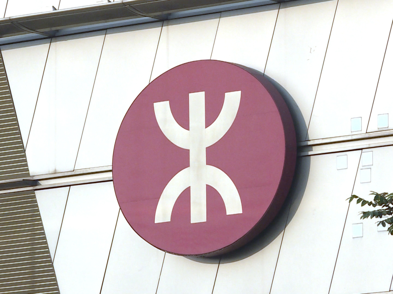 港鐵人員會於今晚收車後再作檢查。（港台圖片）