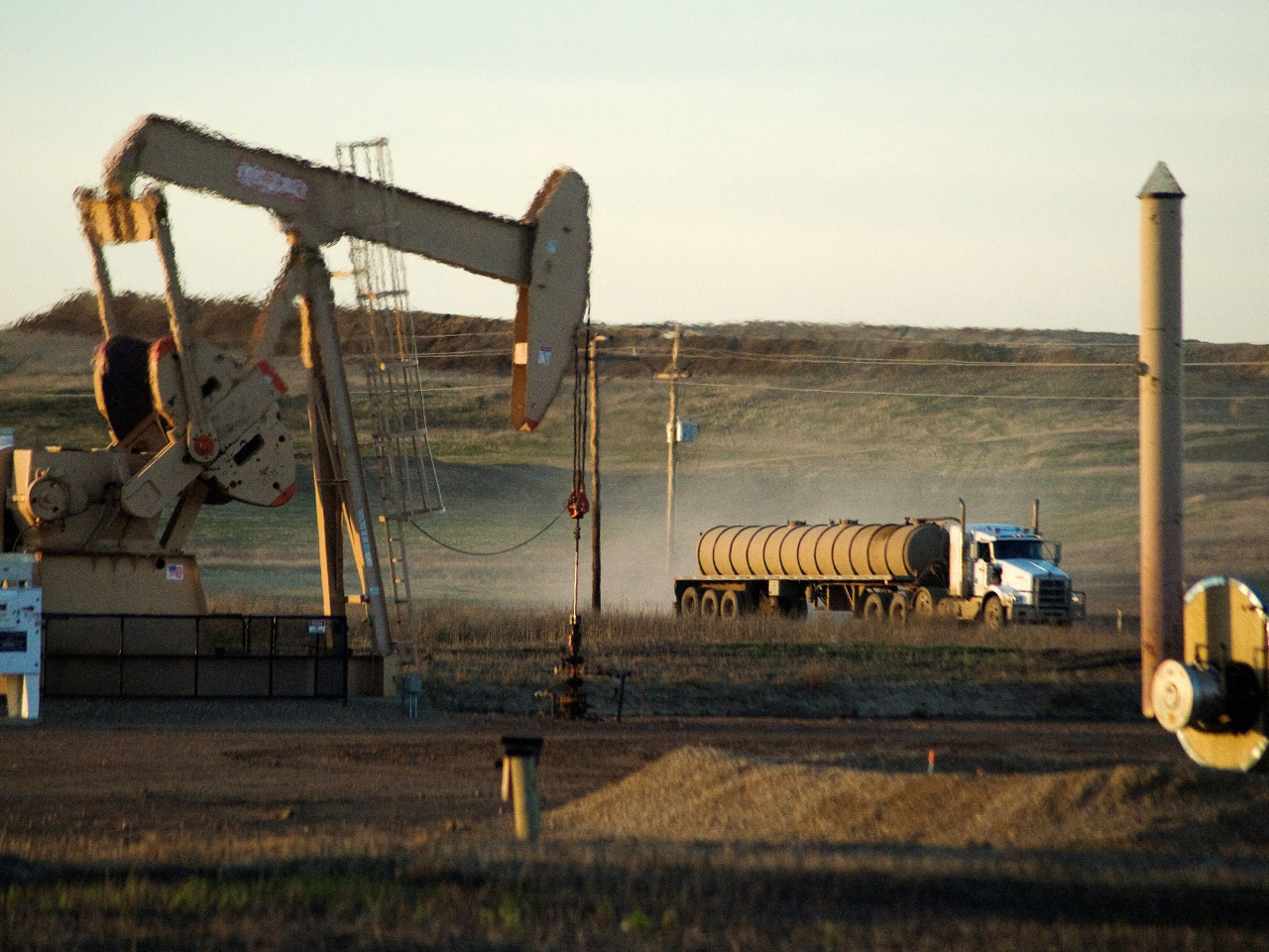 11月累計，英美期油都連跌4個月，是2023年以來最長連跌紀錄。（路透社資料圖片）